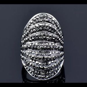 Beautiful Black and White Big Wide Ring Women Party Jewelry
